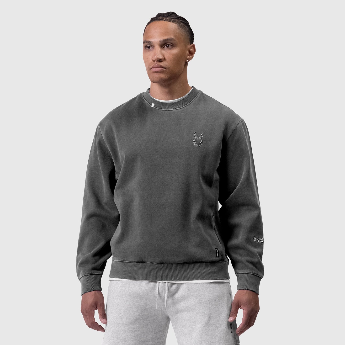 0861. Tech Essential™ Distressed Crewneck Faded Grey | ASRV sale