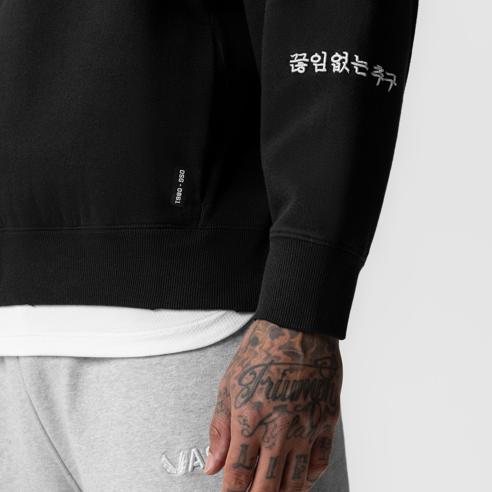 0861. Tech Essential™ Distressed Crewneck Black | ASRV on sale