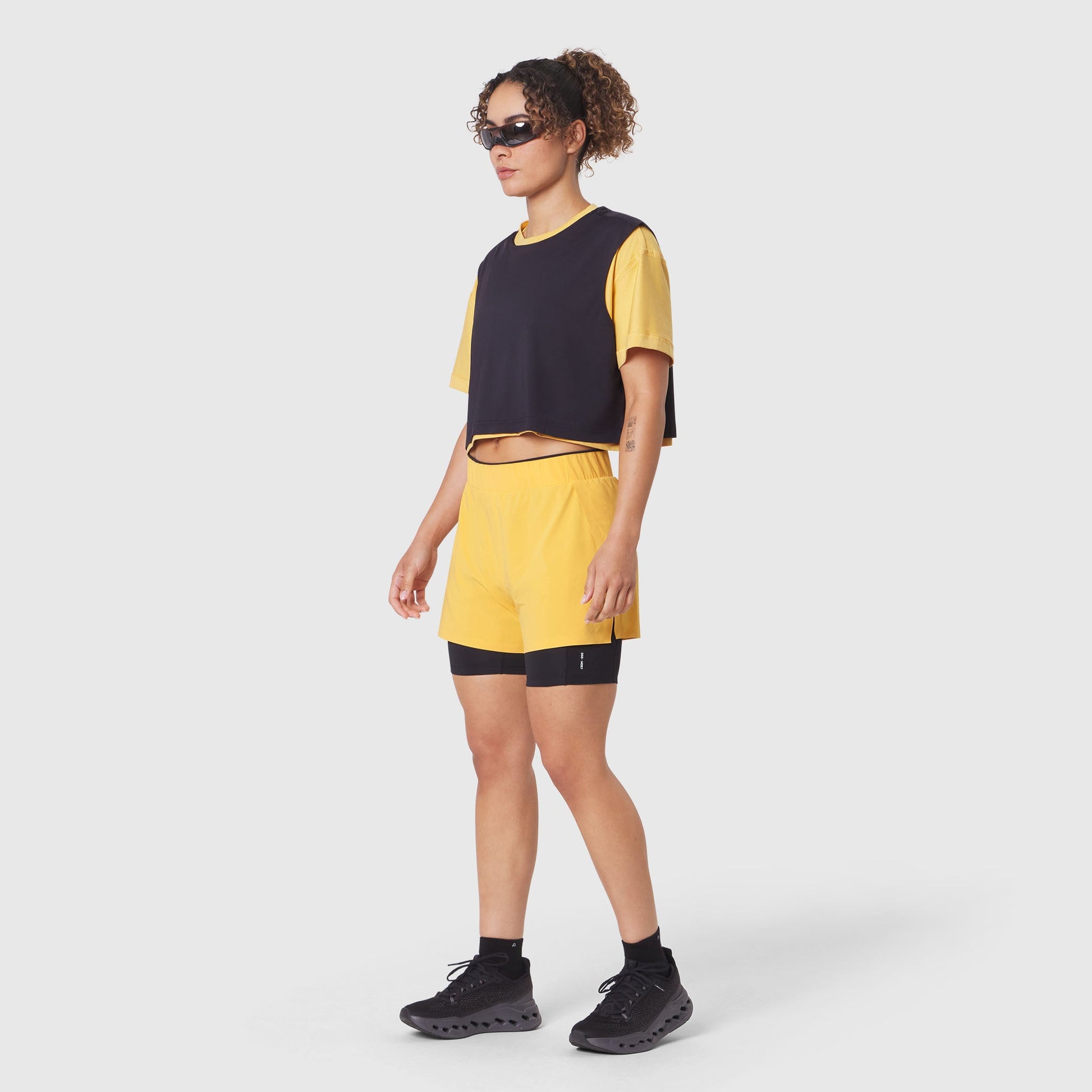 W082. SUPIMA® Ice-Skin™ Reversible Crop Tee Amber/Black | ASRV Online