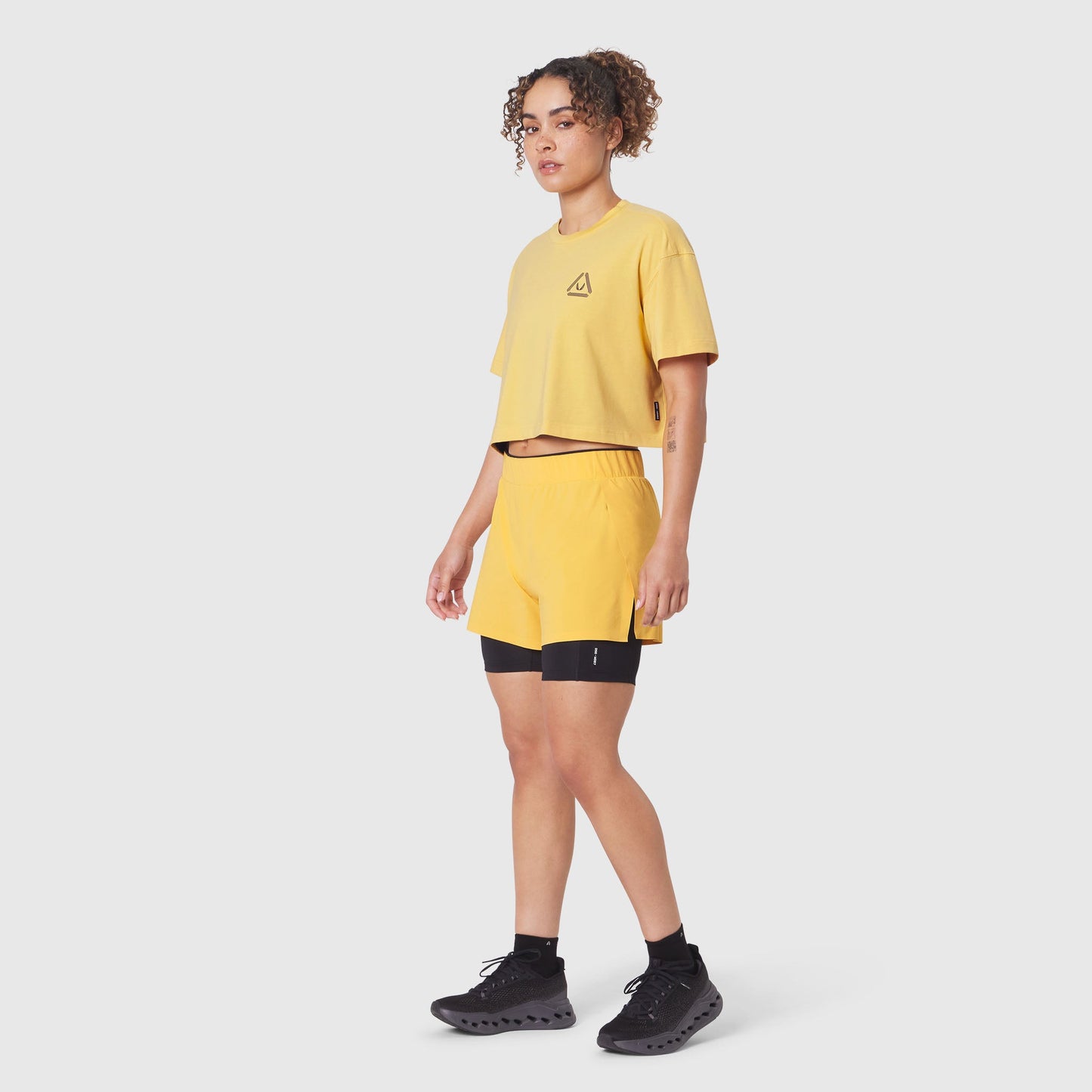 W082. SUPIMA® Ice-Skin™ Reversible Crop Tee Amber/Black | ASRV Online