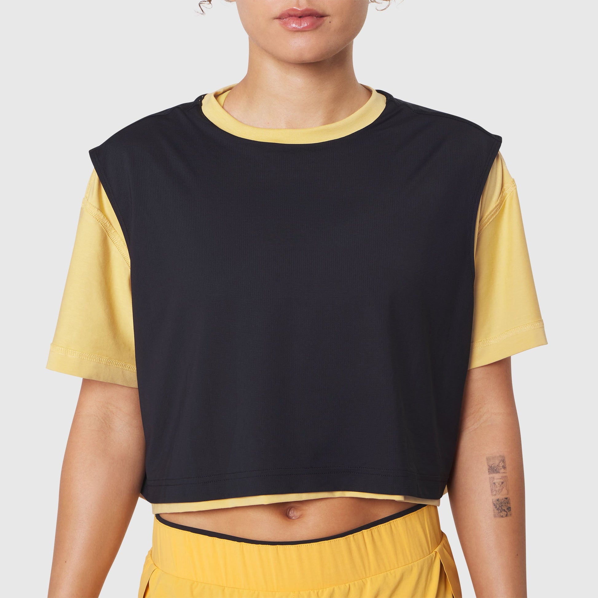 W082. SUPIMA® Ice-Skin™ Reversible Crop Tee Amber/Black | ASRV Online