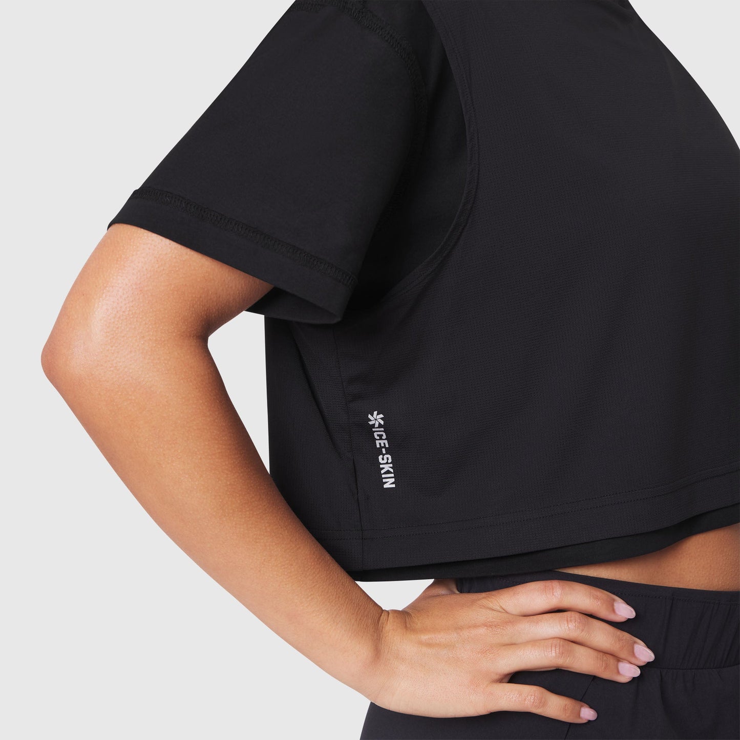W082. SUPIMA® Ice-Skin™ Reversible Crop Tee Black/Black | ASRV Discount