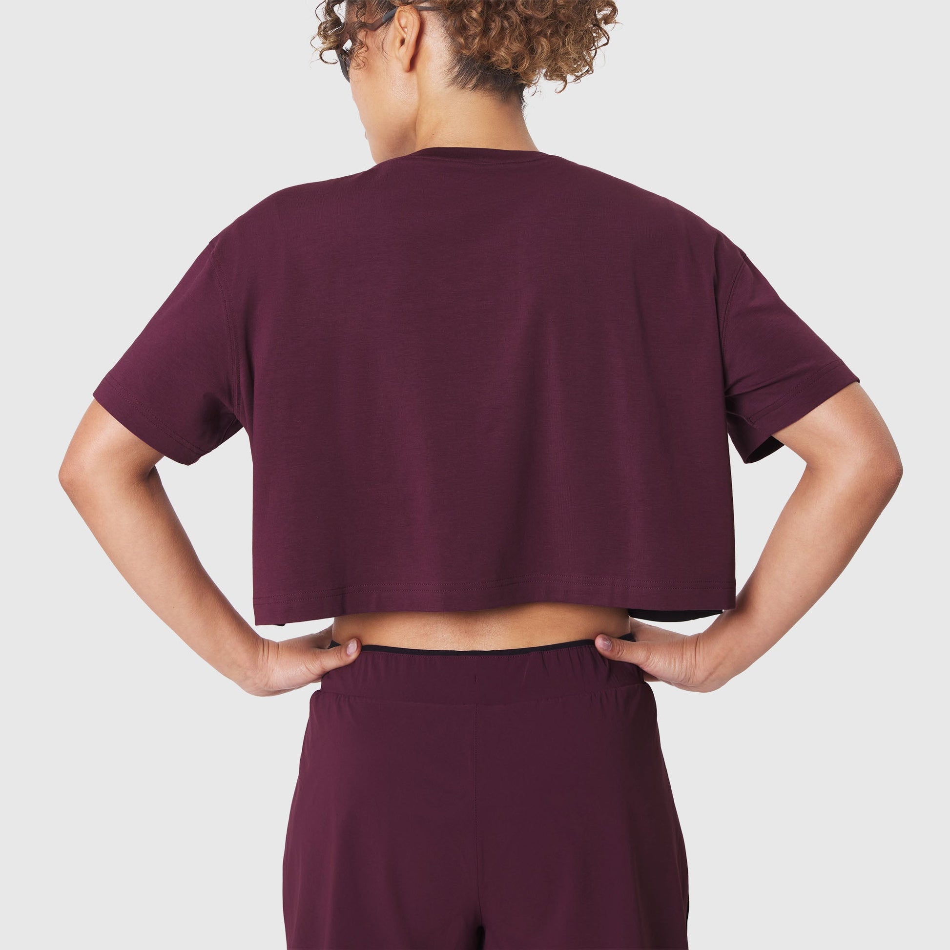 W082. SUPIMA® Ice-Skin™ Reversible Crop Tee Merlot/Black | ASRV near me