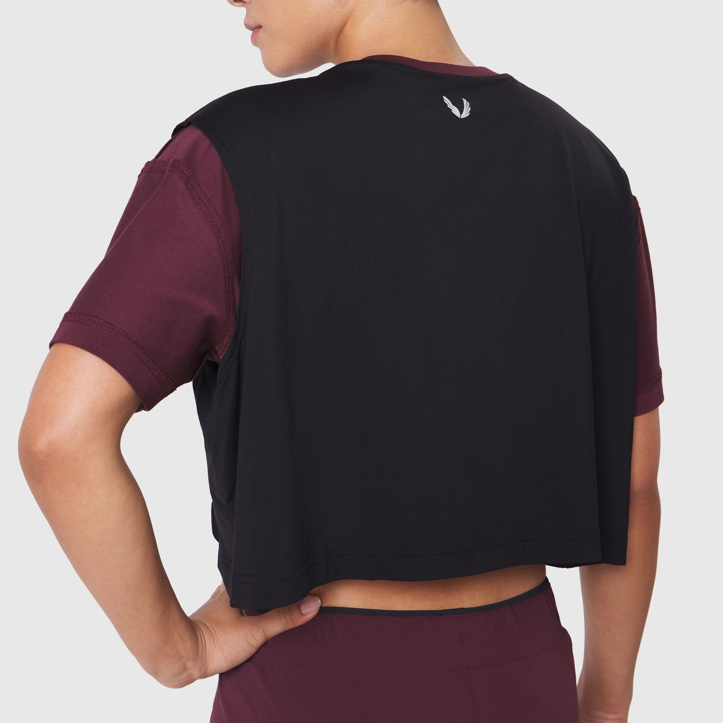W082. SUPIMA® Ice-Skin™ Reversible Crop Tee Merlot/Black | ASRV near me