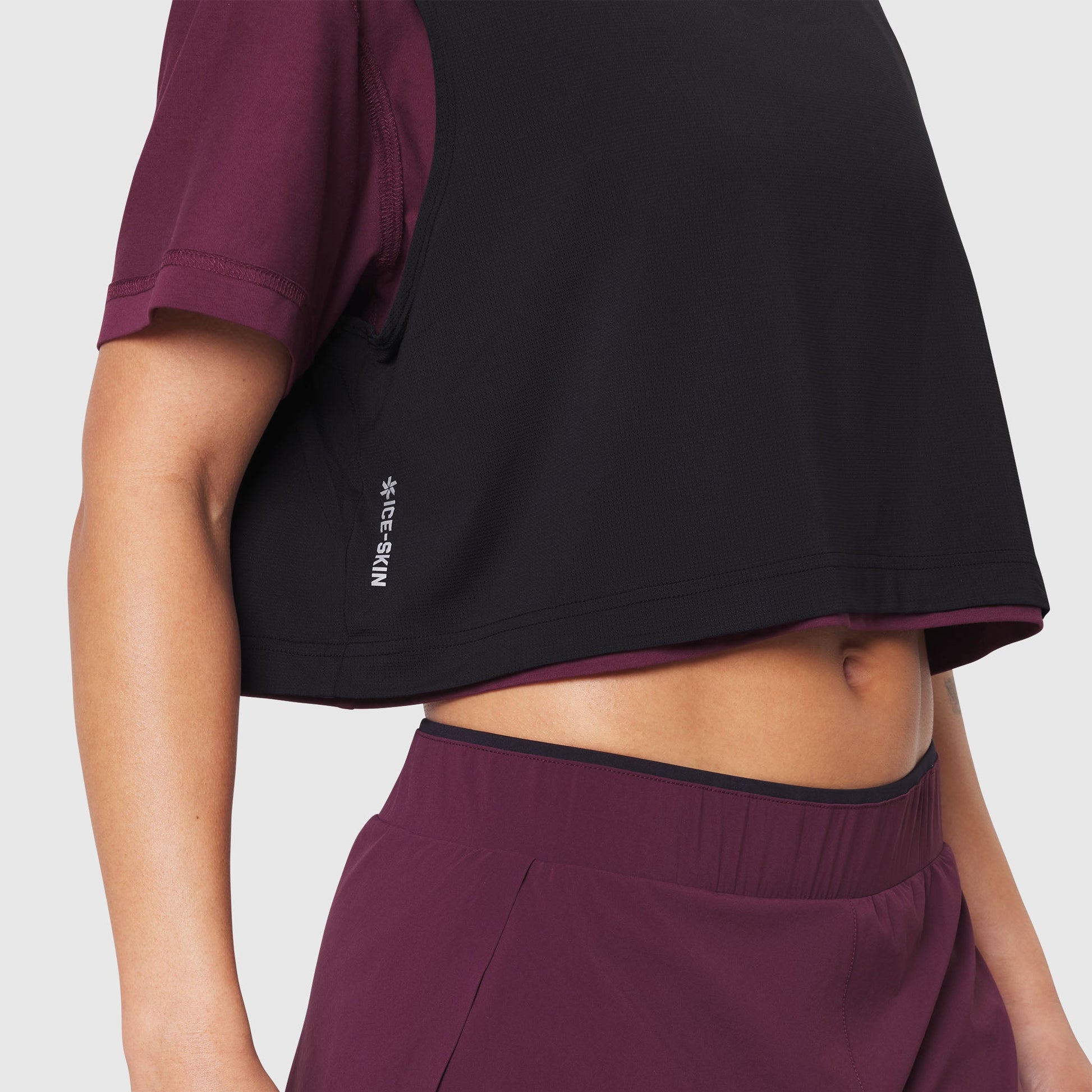 W082. SUPIMA® Ice-Skin™ Reversible Crop Tee Merlot/Black | ASRV near me