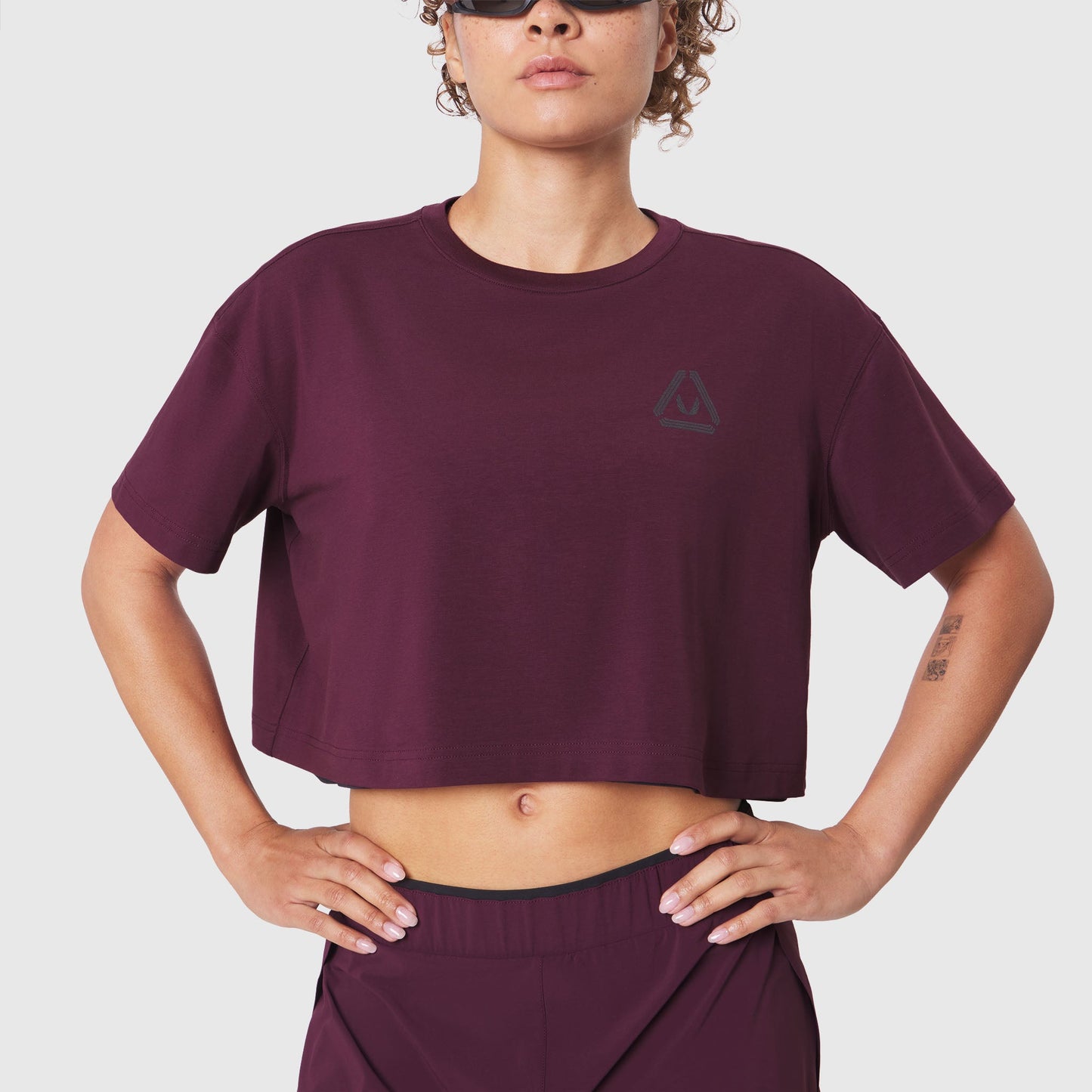 W082. SUPIMA® Ice-Skin™ Reversible Crop Tee Merlot/Black | ASRV near me