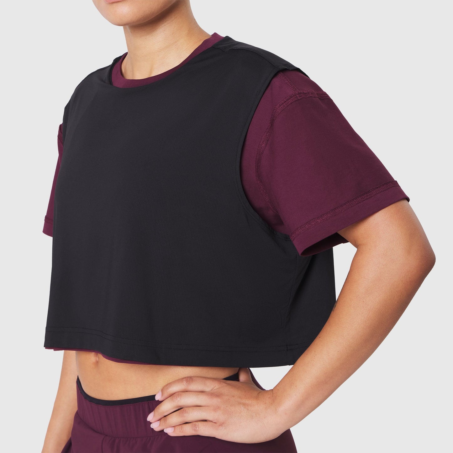 W082. SUPIMA® Ice-Skin™ Reversible Crop Tee Merlot/Black | ASRV near me