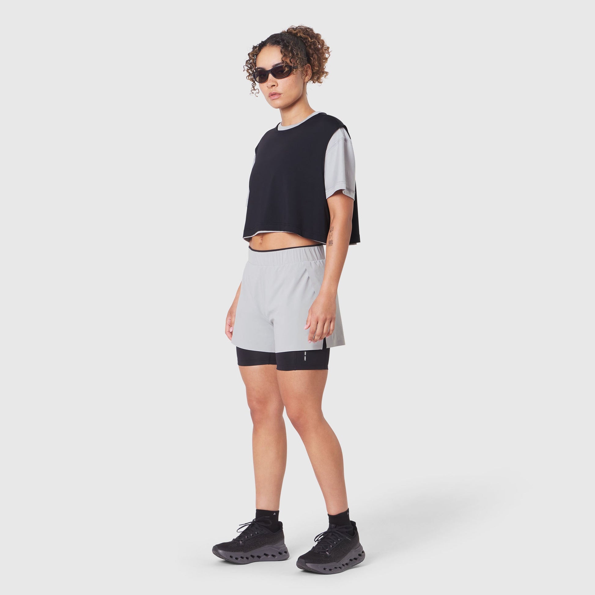 W082. SUPIMA® Ice-Skin™ Reversible Crop Tee Slate Grey/Black | ASRV US