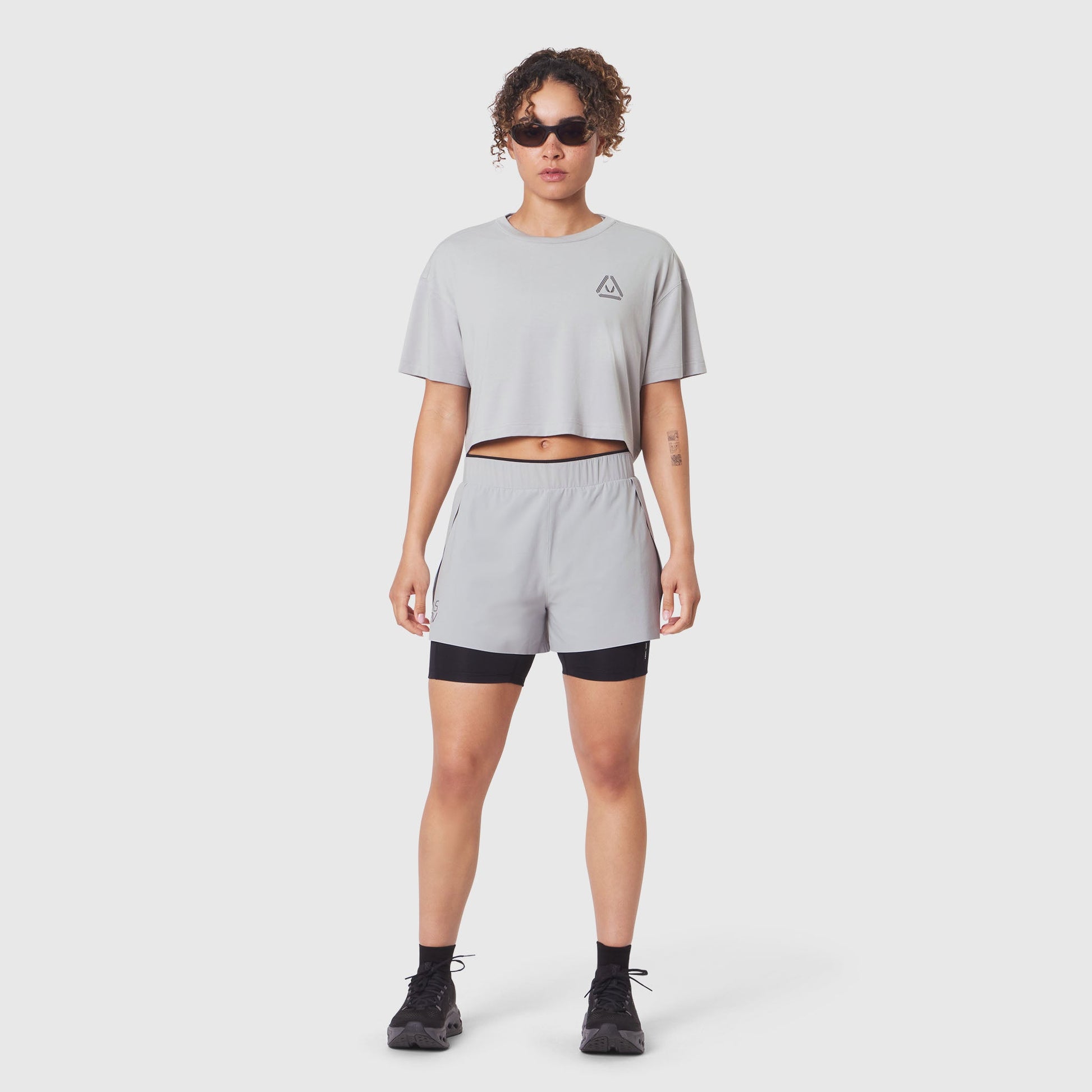 W082. SUPIMA® Ice-Skin™ Reversible Crop Tee Slate Grey/Black | ASRV US