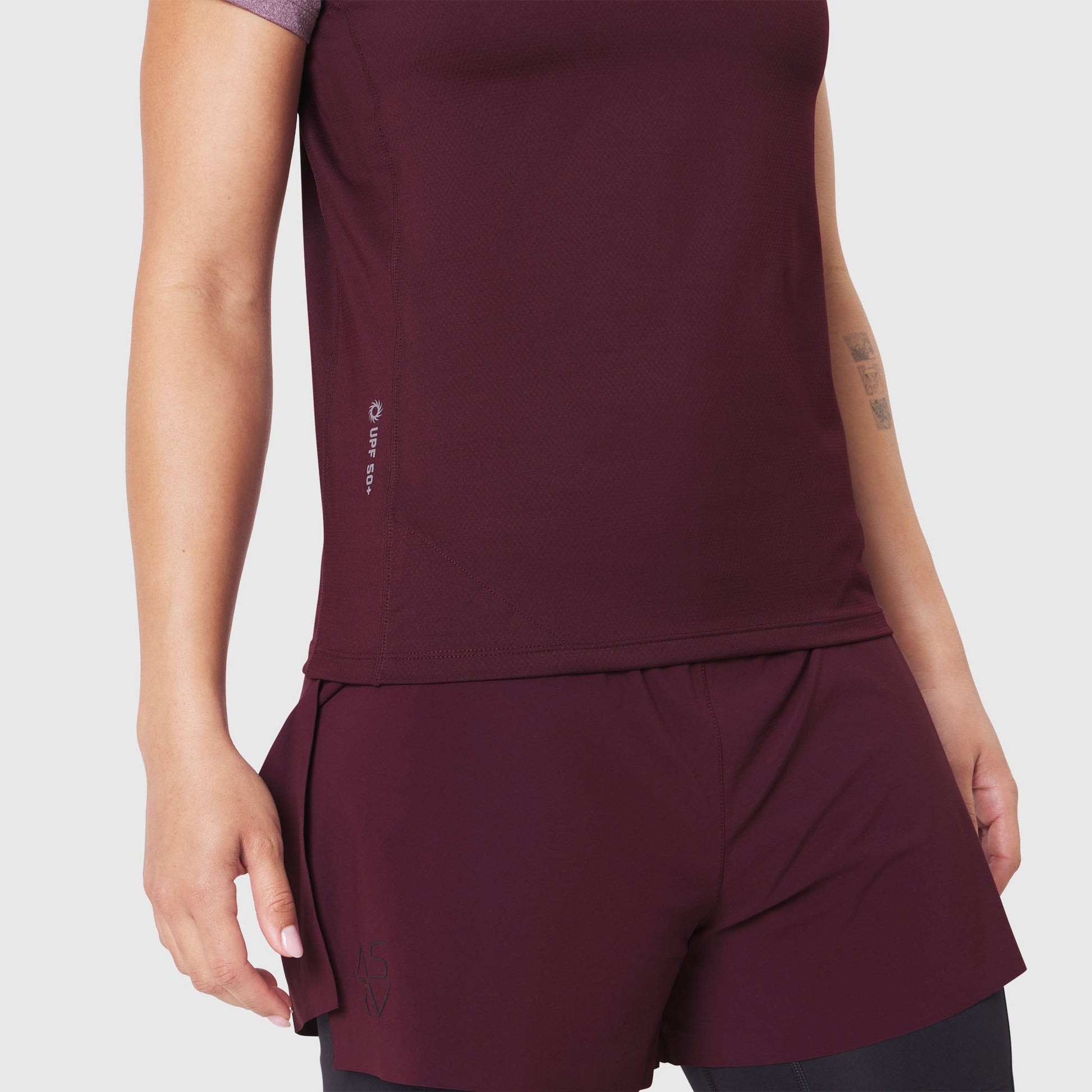 W086. AEROSILVER® UPF50+ Run Tee Merlot | ASRV Online