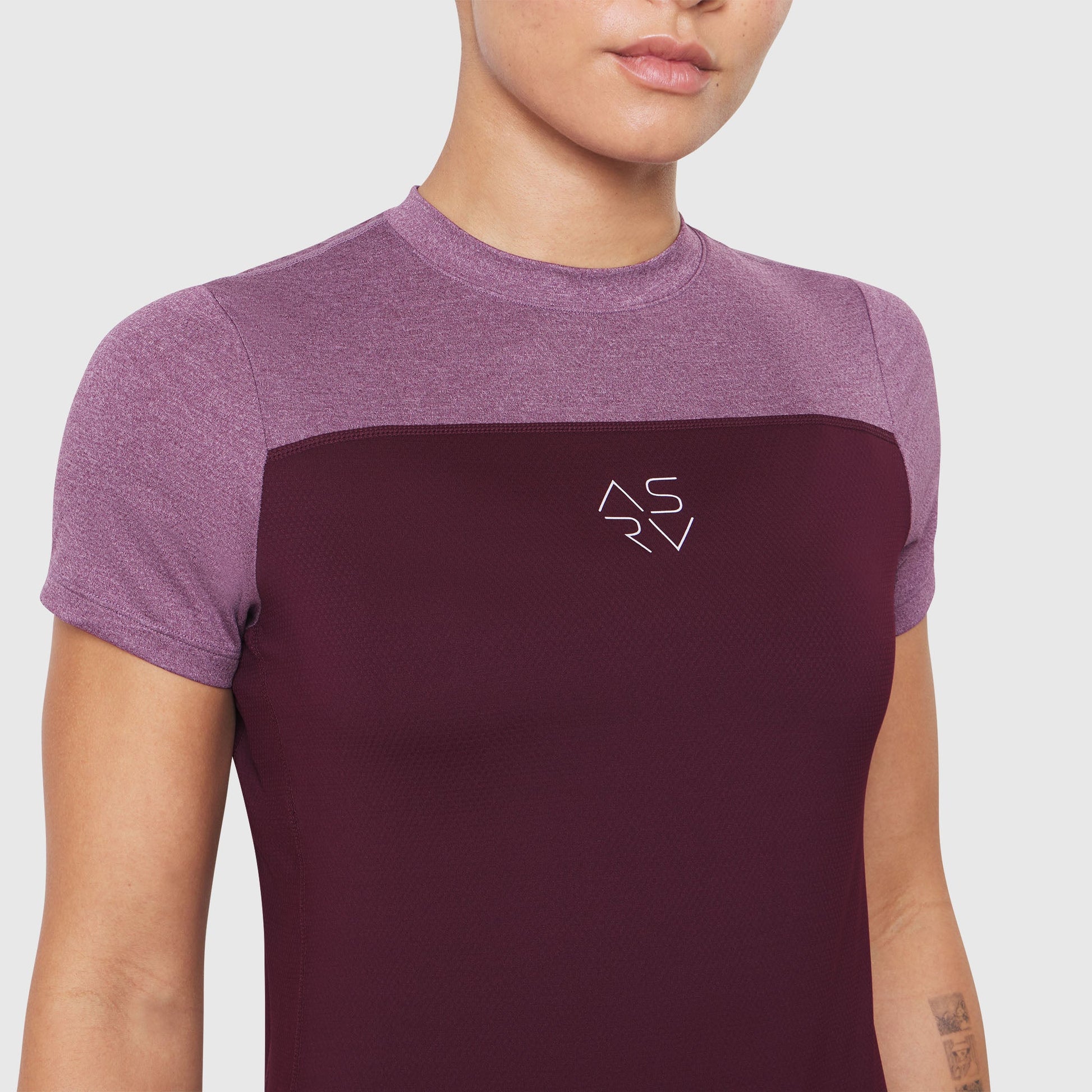W086. AEROSILVER® UPF50+ Run Tee Merlot | ASRV Online