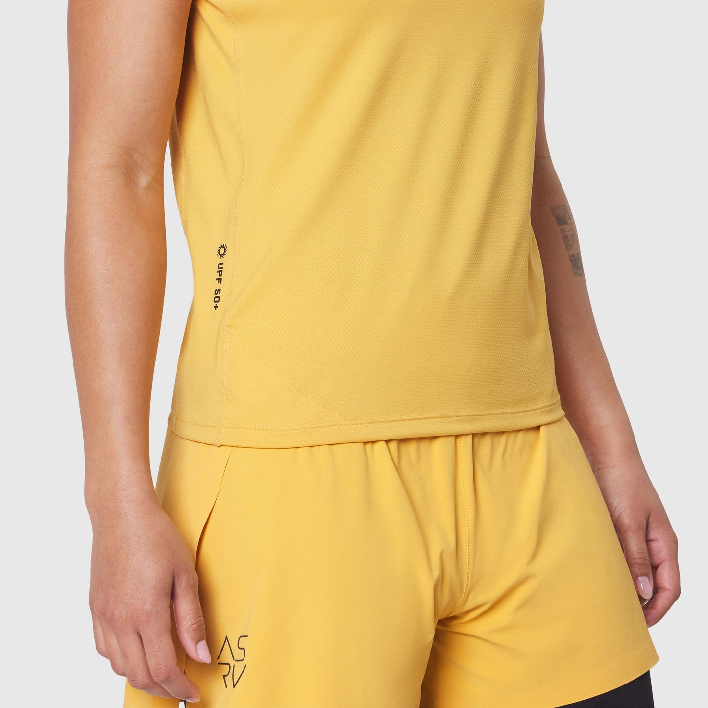 W086. AEROSILVER® UPF50+ Run Tee Amber | ASRV US