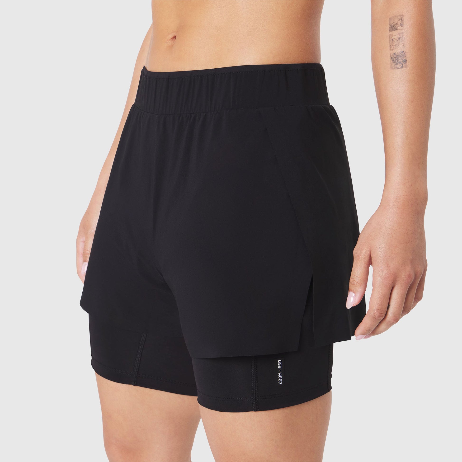 W087. Aerotex™ Side Split Liner Short Black | ASRV US