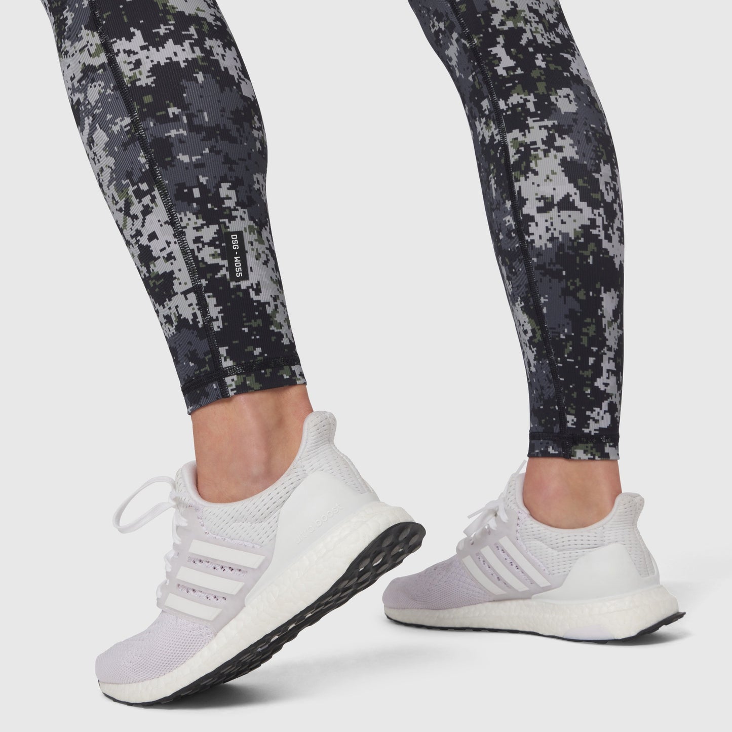 W055. Lycra® Ribbed Running Tight Pixel Camo | ASRV US