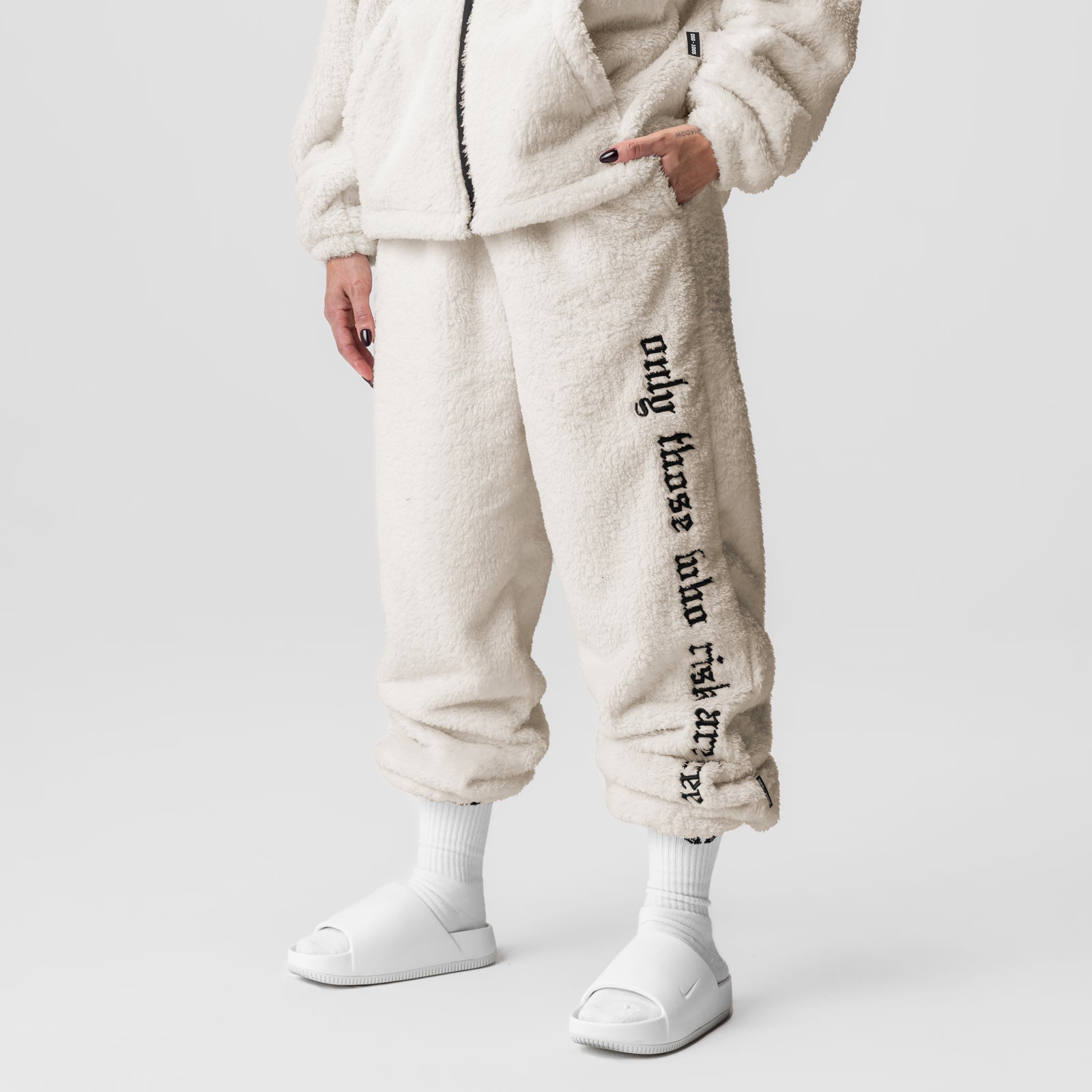 1008. Womens Sherpa Recovery Sweats Ivory Cream/Black | ASRV near me