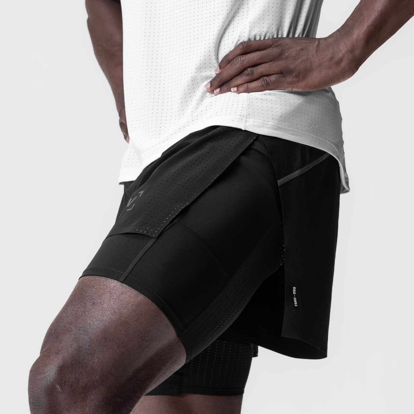 0951. Aerotex™ 4" High Split Liner Short Black/Black | ASRV Online
