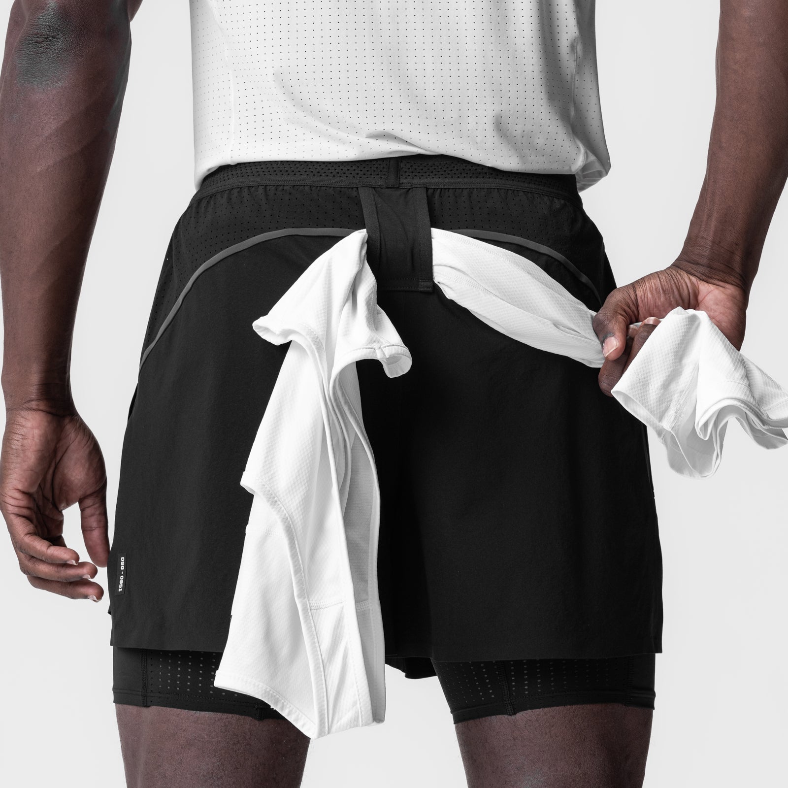 0951. Aerotex™ 4" High Split Liner Short Black/Black | ASRV Online