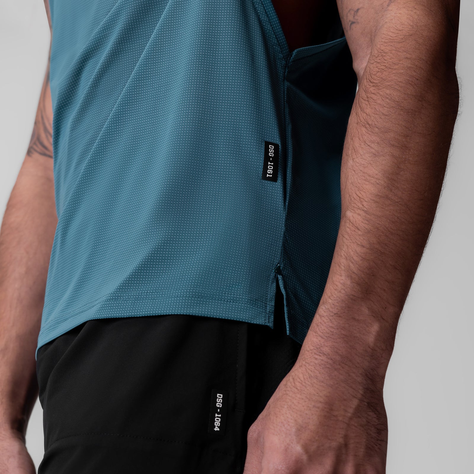 1061. Ice-Skin™ Muscle Tank Storm | ASRV US