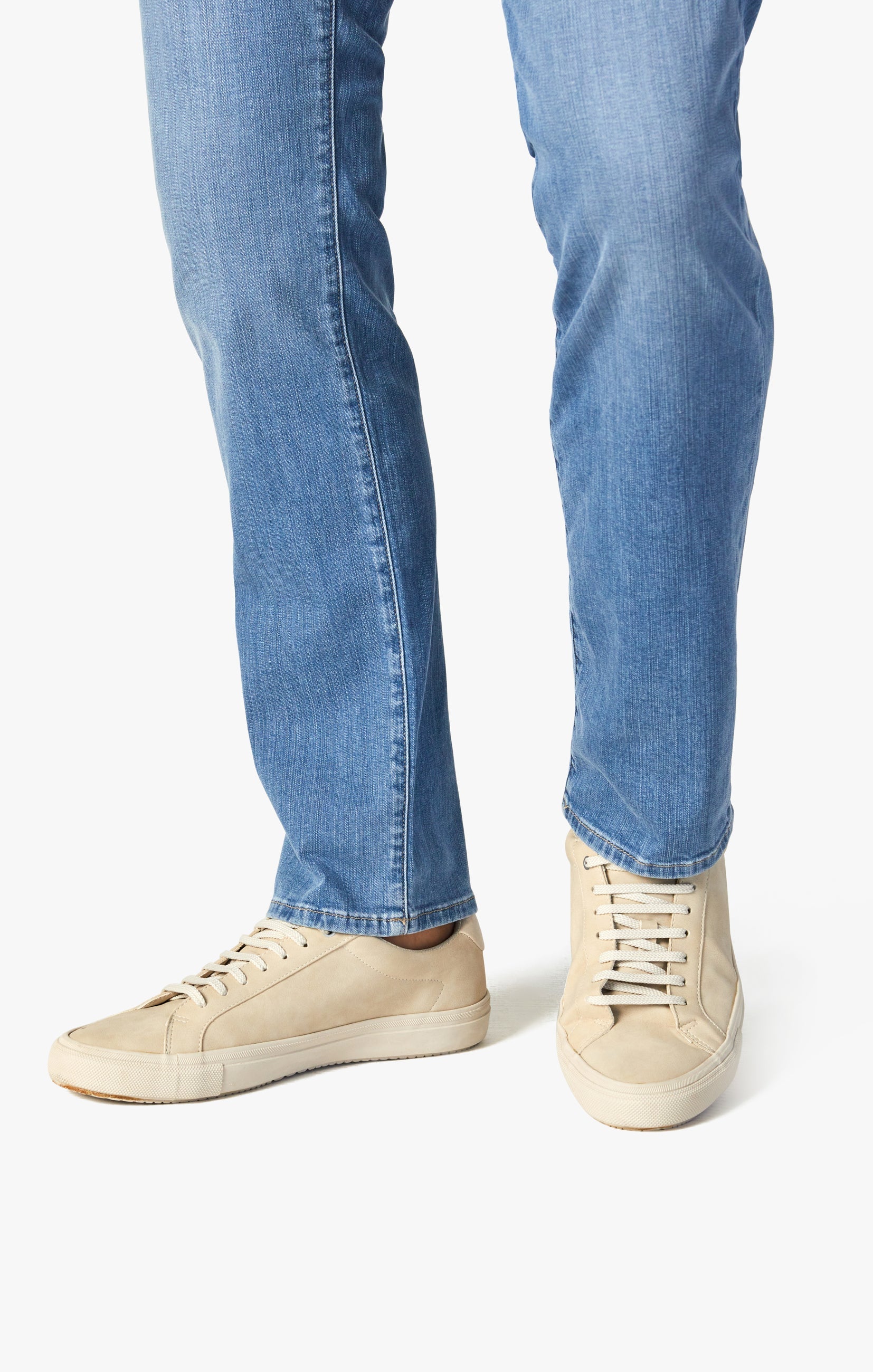 34 Heritage Charisma Relaxed Straight Jean In Light Soft Denim