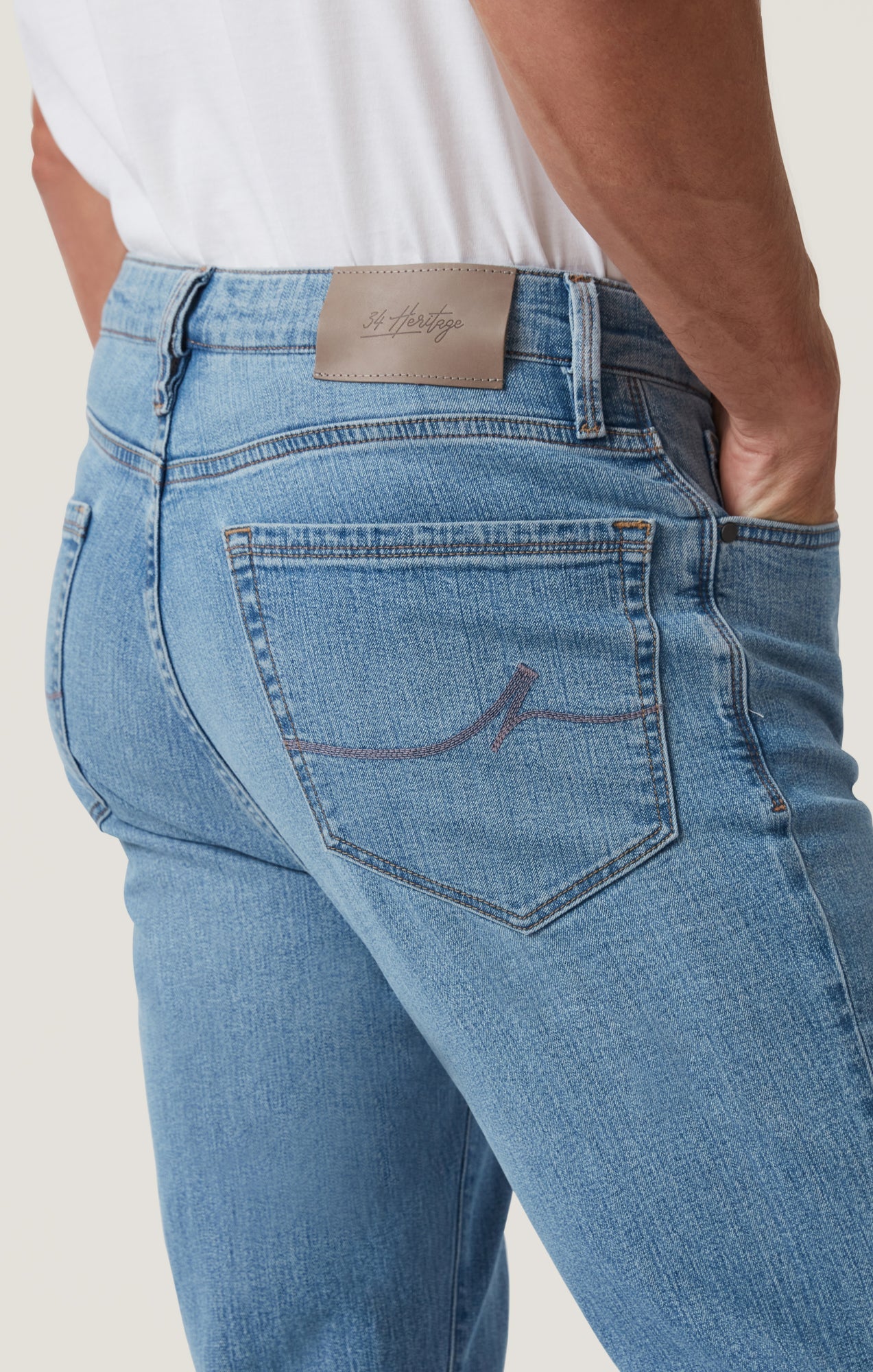 34 Heritage Charisma Relaxed Straight Jeans In Light Comfort