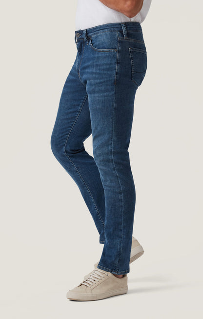 34 Heritage Courage Straight Leg Jeans in Mid Soft