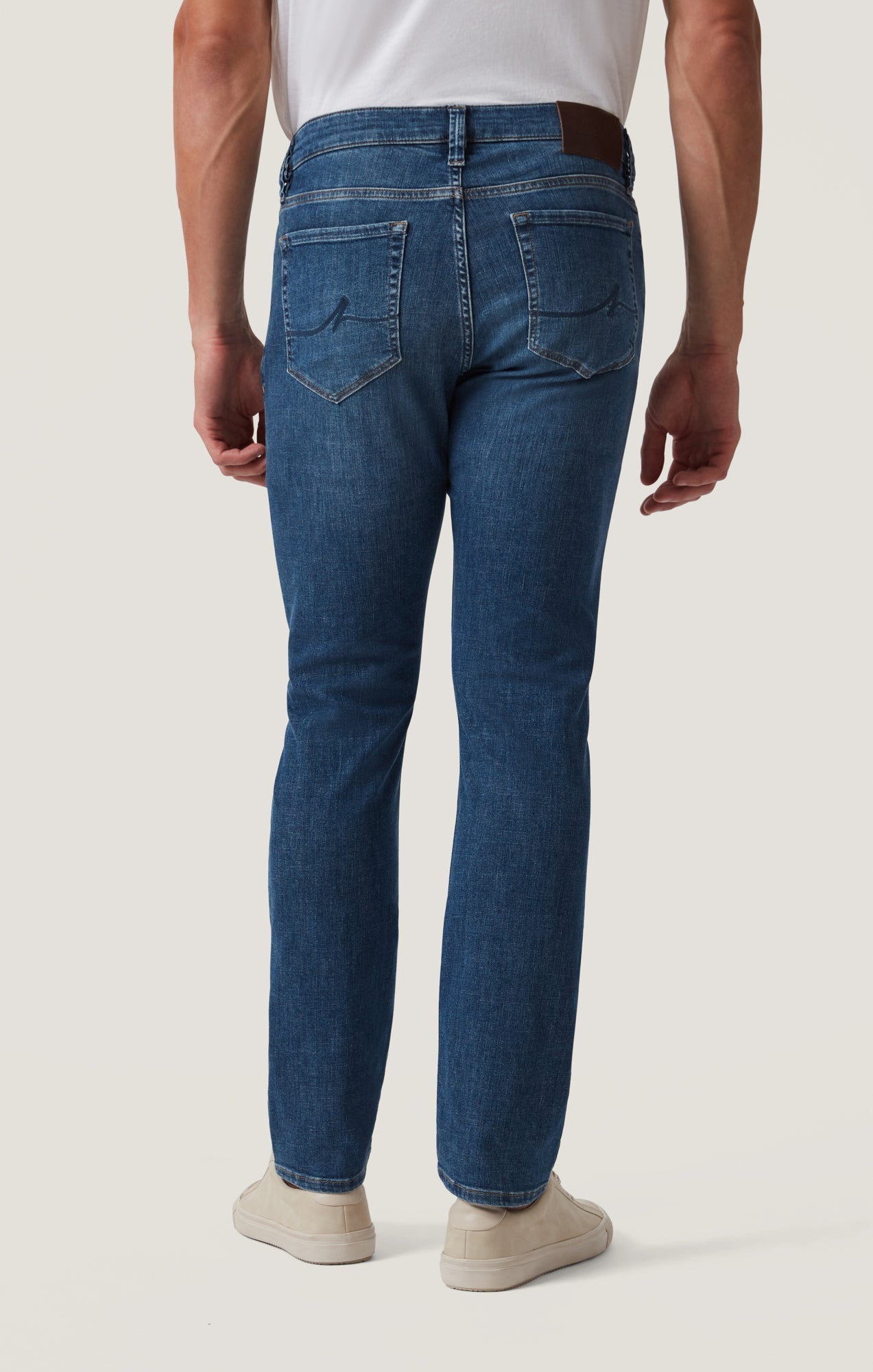 34 Heritage Courage Straight Leg Jeans in Mid Soft