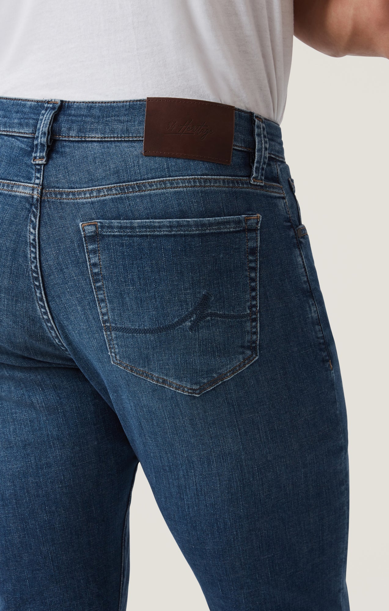 34 Heritage Courage Straight Leg Jeans in Mid Soft