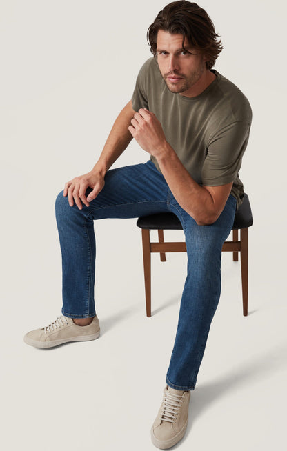 34 Heritage Courage Straight Leg Jeans in Mid Soft