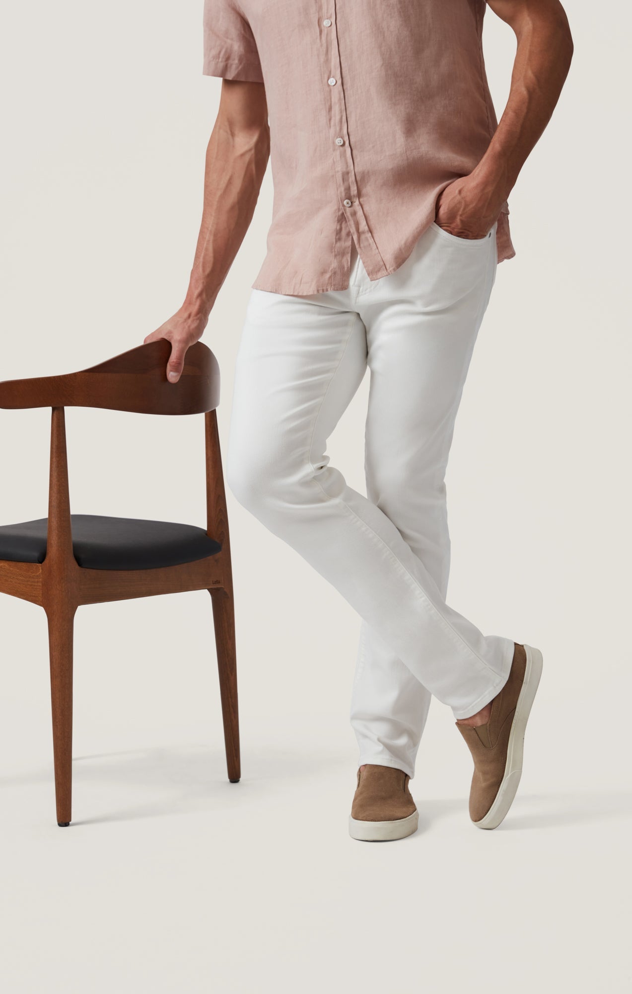 34 Heritage Courage Straight Leg Jeans in White Urban