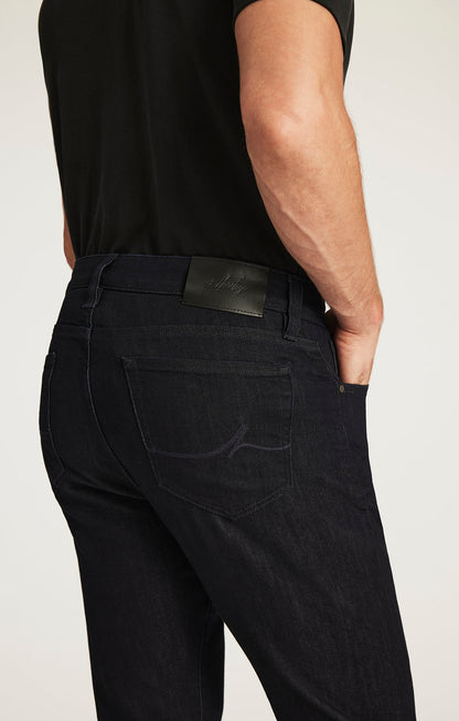 34 Heritage Courage Straight Leg Jeans in Rinse Aerodenim