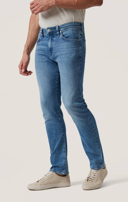 34 Heritage Courage Straight Leg Jeans in Mid Brushed Organic Ultra