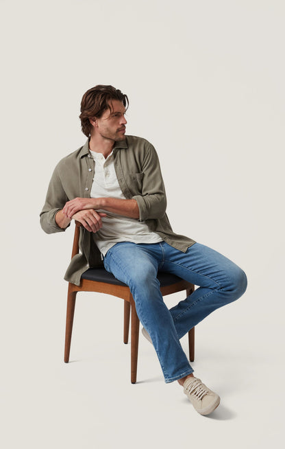 34 Heritage Courage Straight Leg Jeans in Mid Brushed Organic Ultra