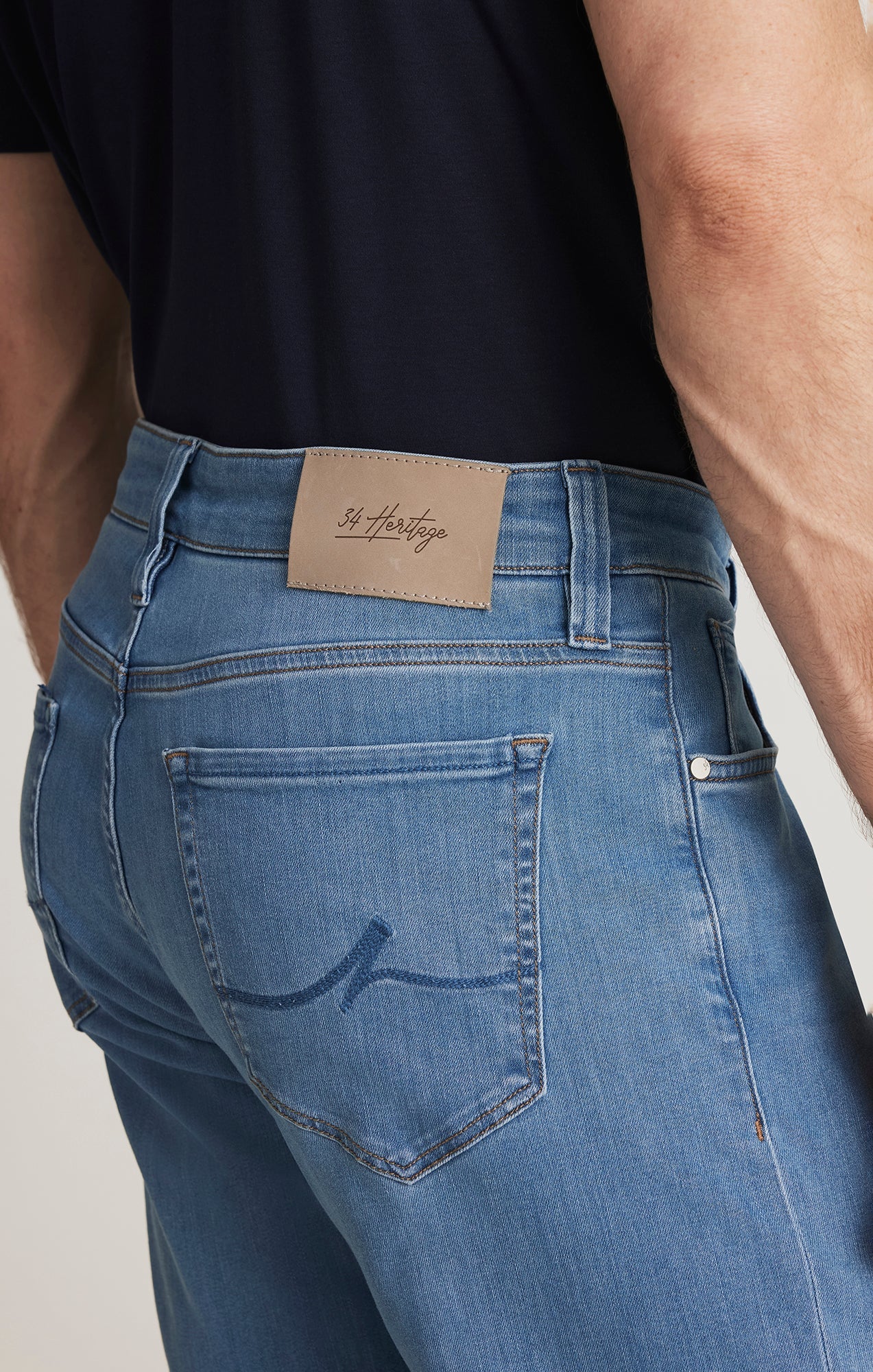 34 Heritage Camino Relaxed Straight Jeans in Cloud Blue Urban