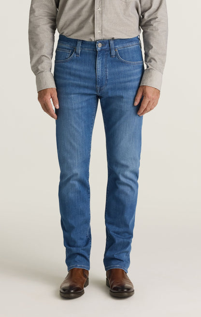 34 Heritage Courage Straight Leg Jeans in Light Brushed Urban