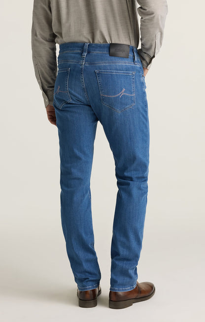 34 Heritage Courage Straight Leg Jeans in Light Brushed Urban