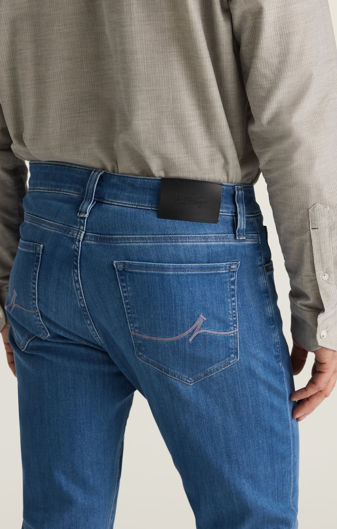 34 Heritage Courage Straight Leg Jeans in Light Brushed Urban