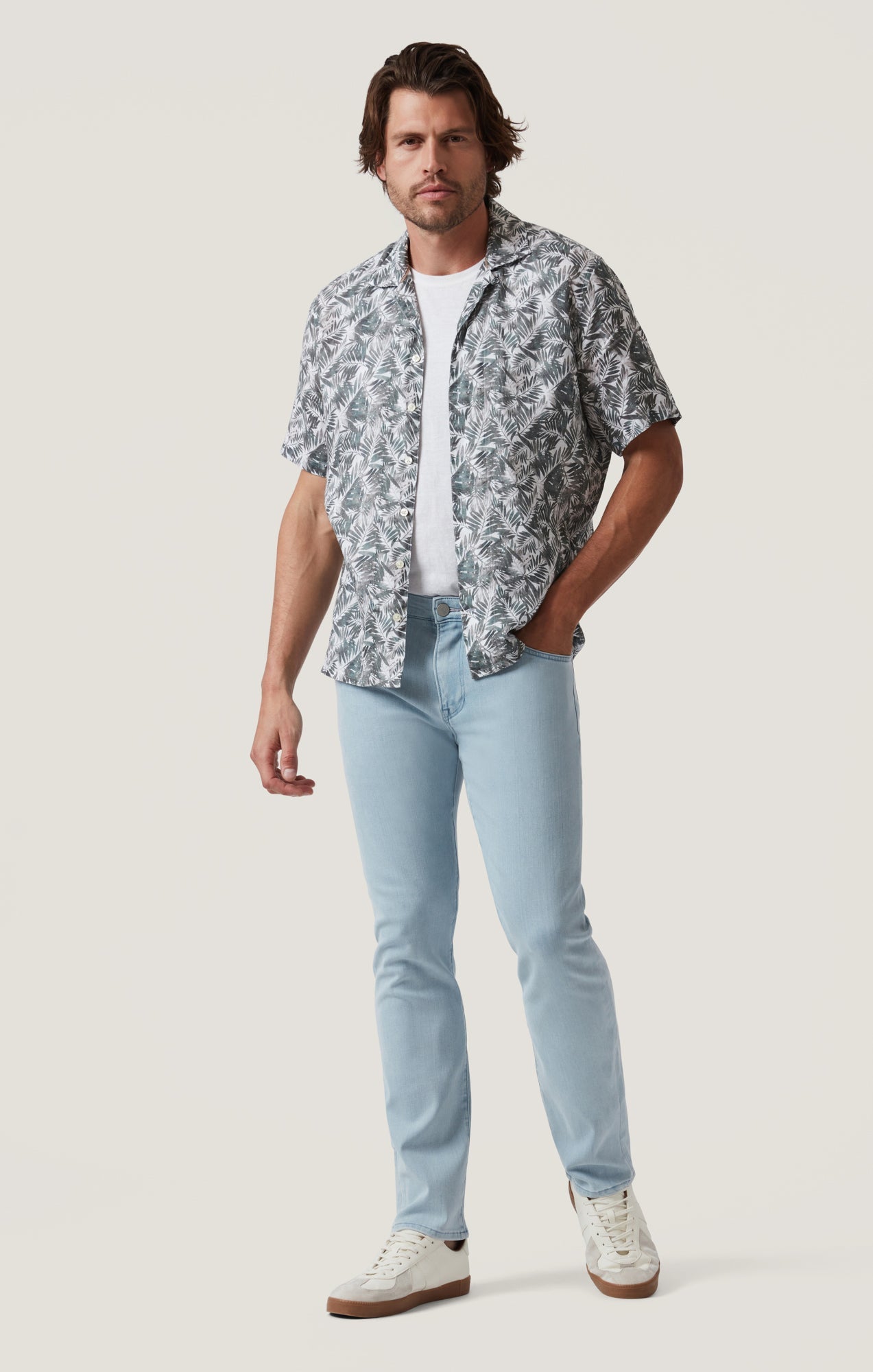 34 Heritage Courage Straight Leg Jeans in Ice Blue Urban