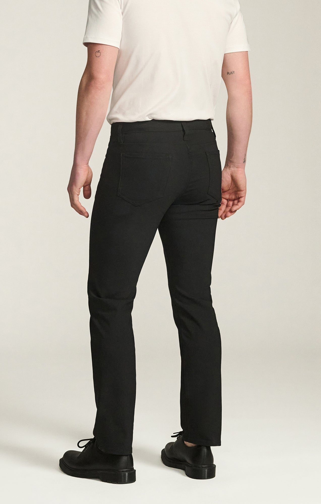 34 Heritage Straight Leg Commuter Pants in Black