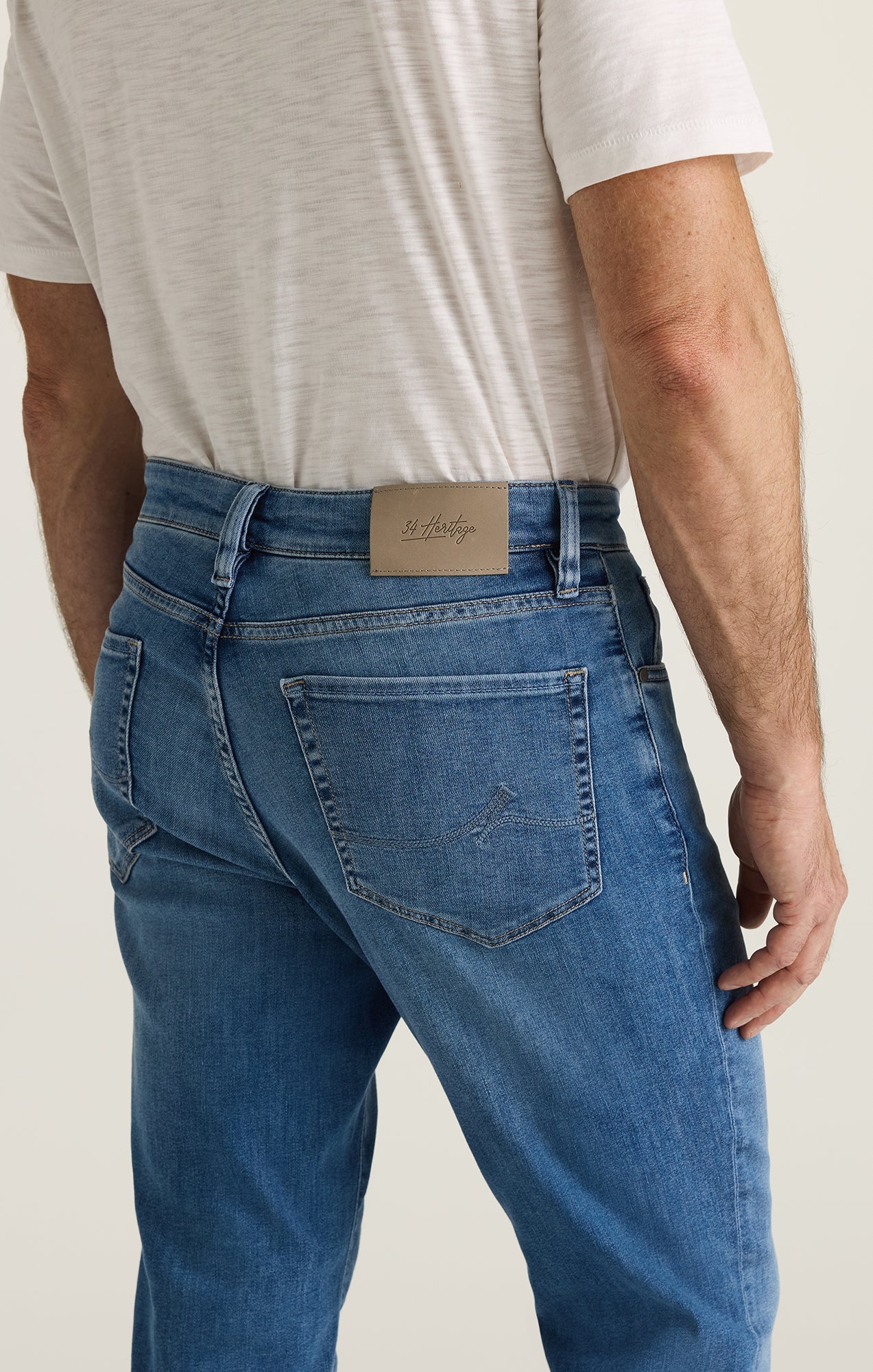 34 Heritage Charisma Relaxed Straight Jeans in Light Brushed Aerodenim