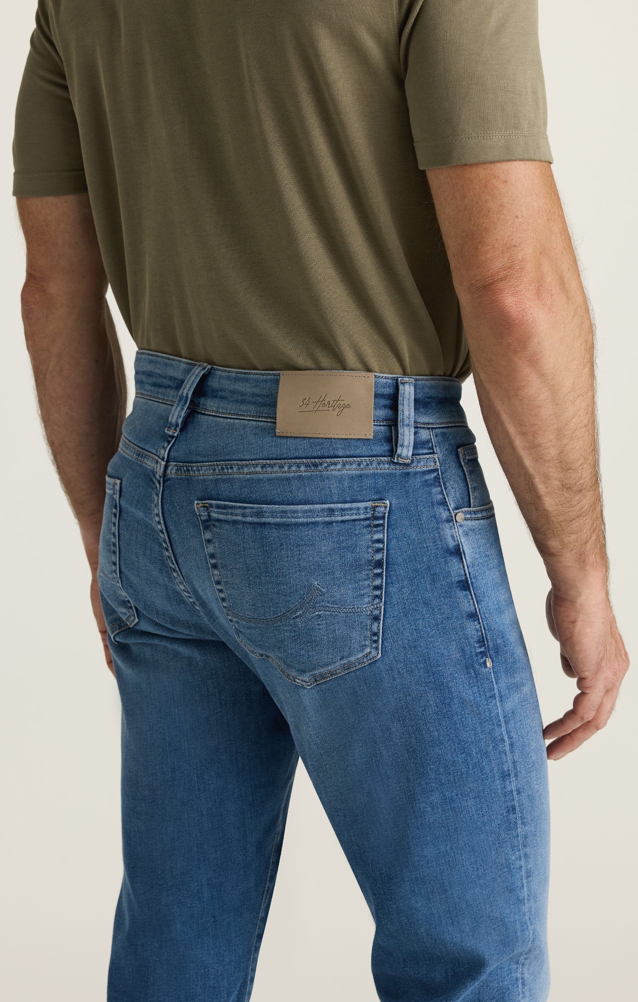 34 Heritage Courage Straight Leg Jeans in Light Brushed Aerodenim