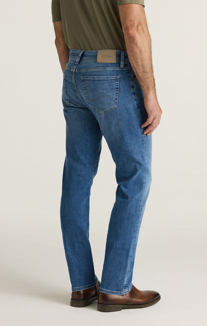 34 Heritage Courage Straight Leg Jeans in Light Brushed Aerodenim