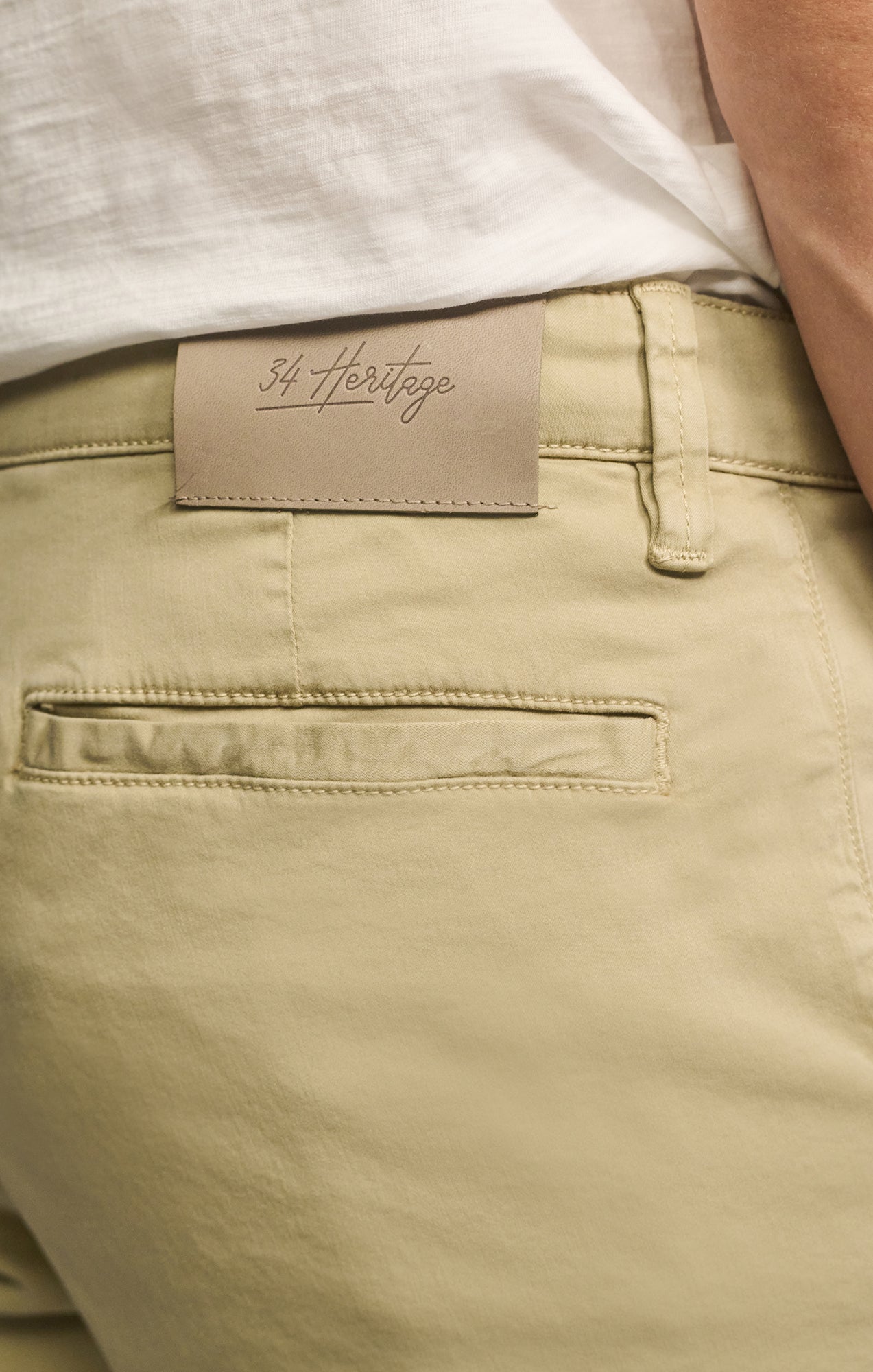 34 Heritage Hampton Shorts in Basil Twill