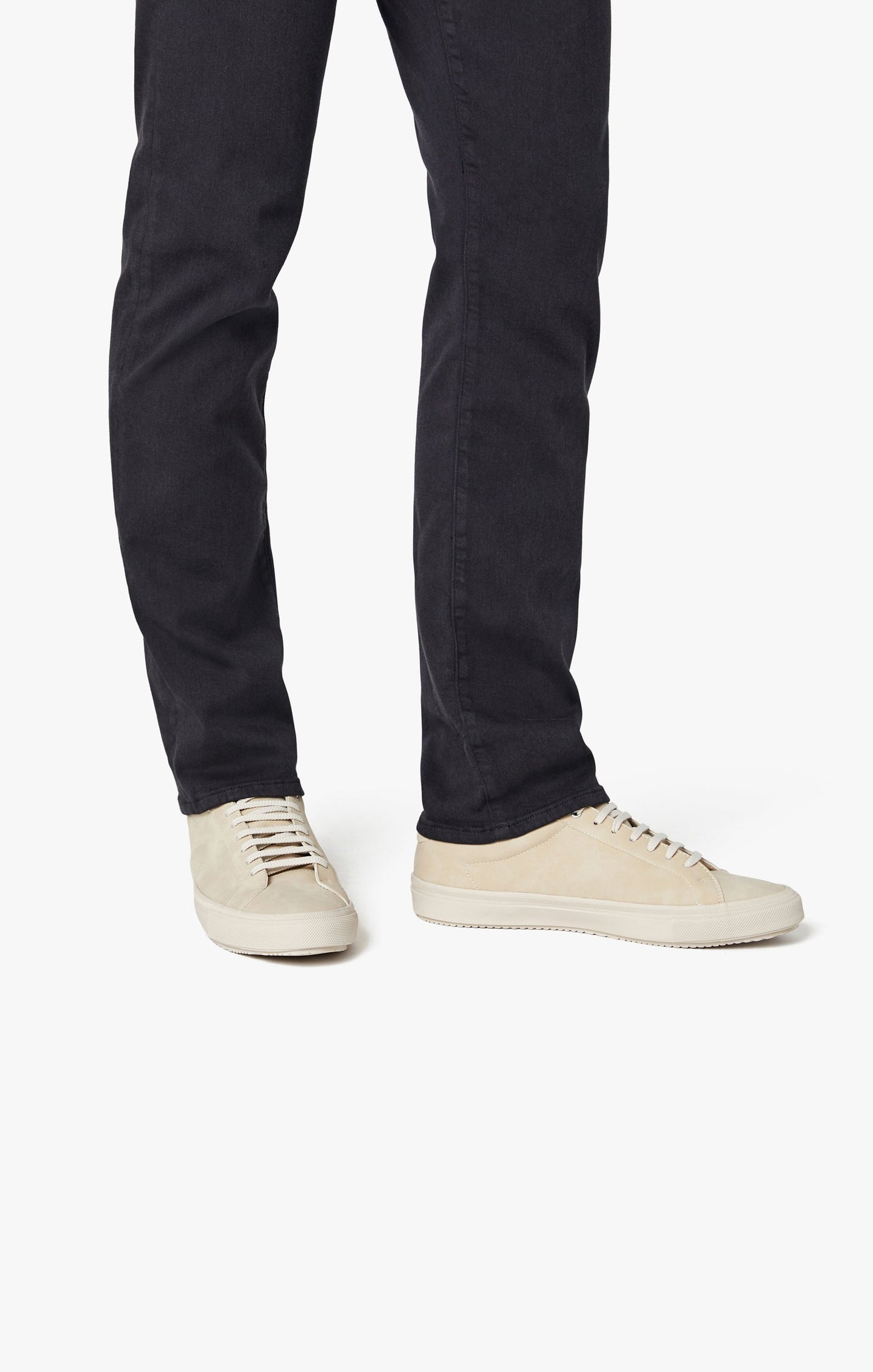 34 Heritage Courage Straight Leg Jeans In Iron Comfort
