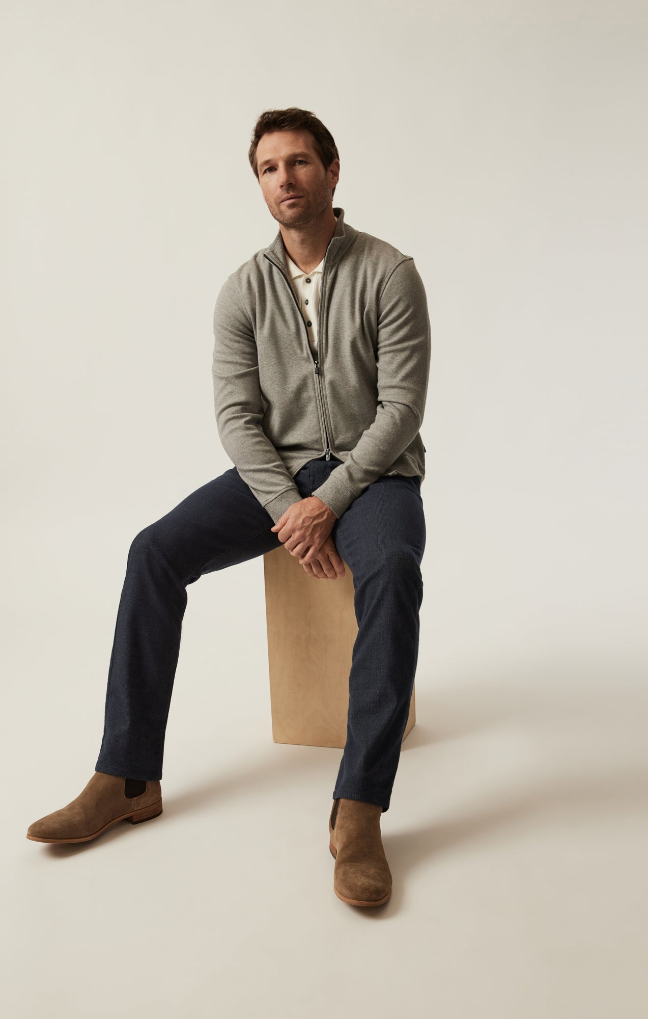34 Heritage Courage Straight Leg Pants in Navy Fancy